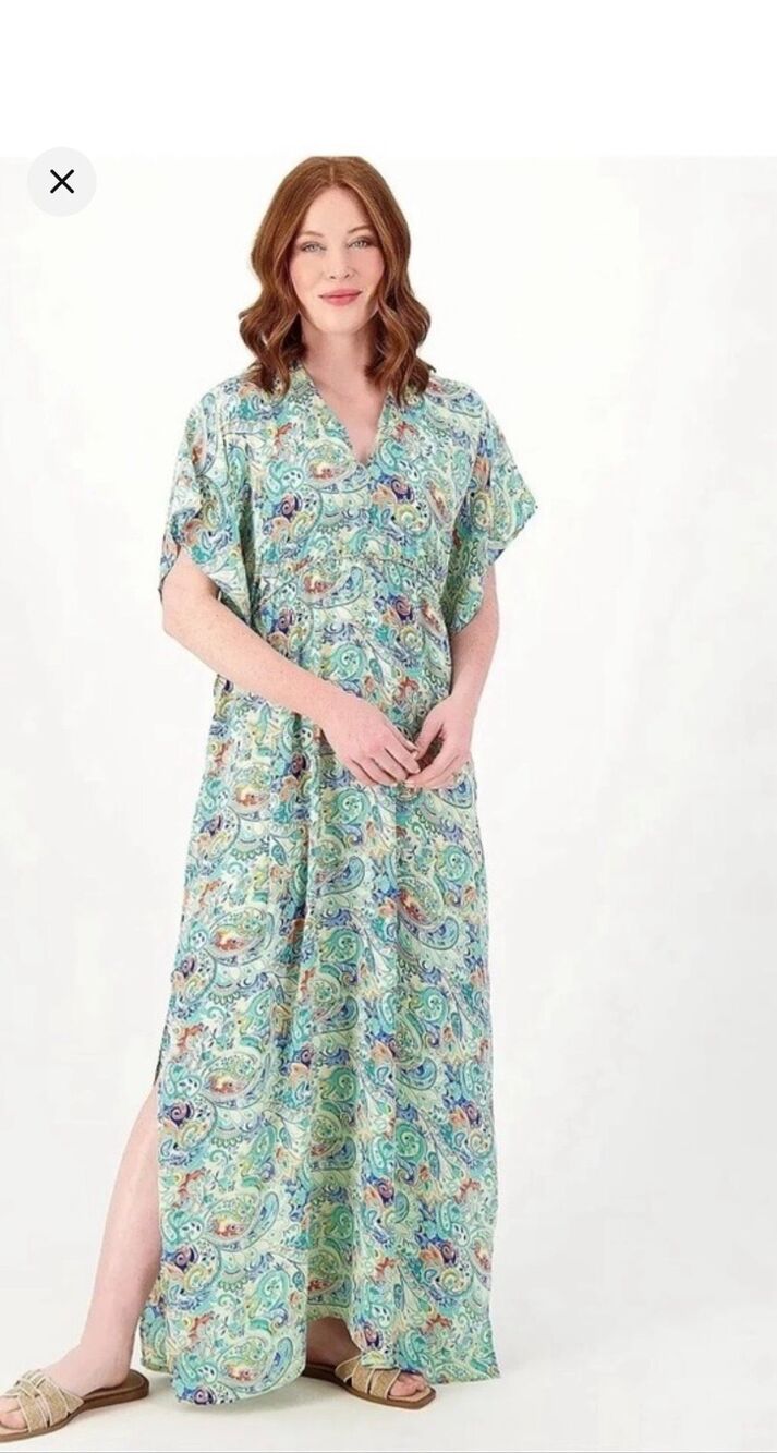Tolani Collection Green Paisley kaftan dress V-neckline and relaxed short batwin